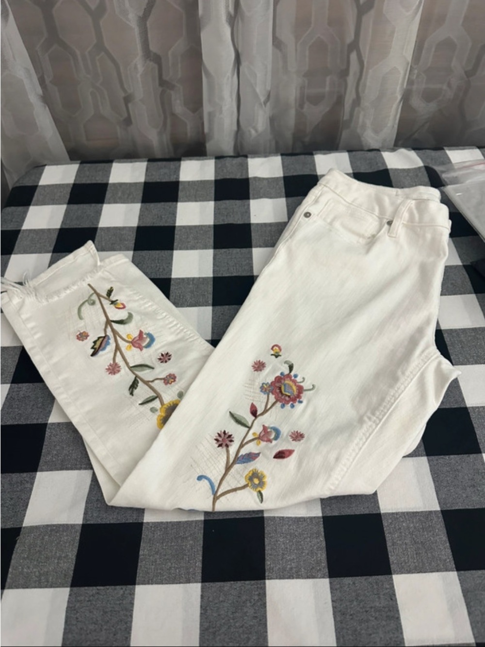 Miss Me White Straight-Leg Jeans with Multicolor Floral Embroidery